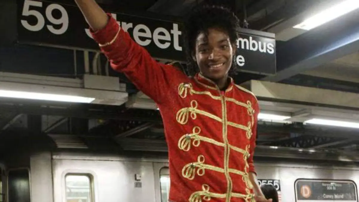 Autoridades de NY investigan muerte de imitador de Michael Jackson en el metro de NY